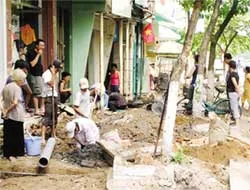 Cuối năm – đào đường ngổn ngang