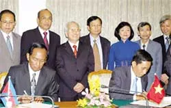 Ký kết biên bản hợp tác giữa TPHCM - Phnôm Pênh