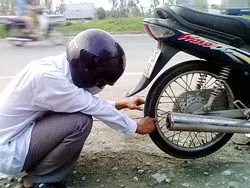 Xe lại... “ăn” đinh