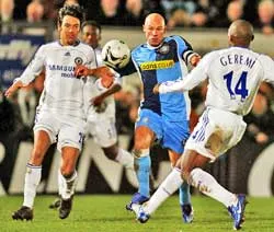 Chelsea lại bị cầm chân