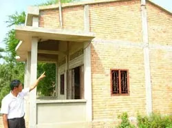 Một vui - một lo