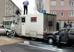 Cướp xe chở tiền