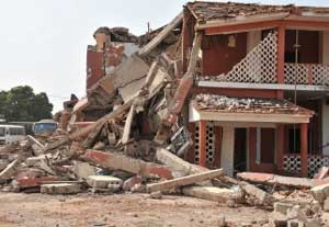 The ruined remains of the military headquarters where a bomb attack killed General Tagme Na Waie on March 1, shortly before President Vieira was then killed by a group of soldiers close to the General, is seen on March 4, 2009 (Photo: AFP)
