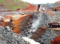 Installation & Mechanized Construction joint Stock Company No9 (Licogi9) is constructing a reservoir for the Dakr’Tih hydropower project (Photo SGGP)
