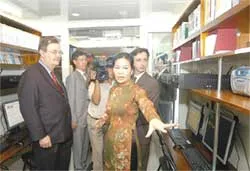 Khánh thành thư viện Internet lưu động