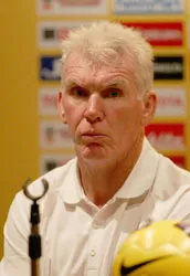 Indonesia sa thải HLV Peter Withe ảnh 1