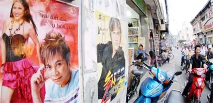 Ca sĩ… tiếp thị ?