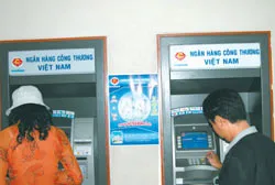 Bước chuyển từ ngân hàng “đại gia” thành ngân hàng “đại chúng”