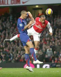 Henry: “Arsenal vẫn còn cơ hội vô địch Premier League” ảnh 1