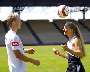 Ngày thi đấu thứ 9: Federer và Roddick vào bán kết ảnh 2