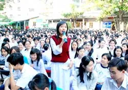 1.300 HS tham dự tư vấn tuyển sinh