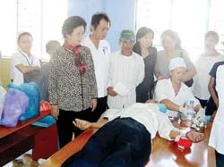 Giúp 100 đồng bào dân tộc thiểu số ở Bình Thuận được mổ mắt