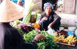 Chợ quê ở phố