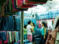 “Thế giới” đồ may sẵn