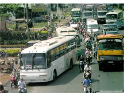 Giáp Tết: xe “dù”, bến “cóc” nở rộ