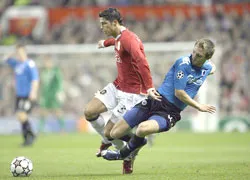 Niềm tin lung lay ảnh 1