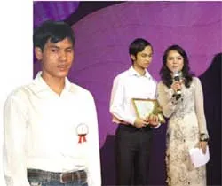 Trên con đường thảm đỏ ảnh 2