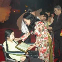 Trên con đường thảm đỏ ảnh 3