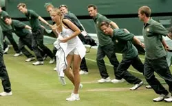 Wimbledon chấm dứt phân biệt nam - nữ ảnh 1