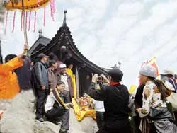 Chùa Đồng Yên Tử và tháp đá chùa Vĩnh Nghiêm