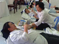 Hiến máu cứu người nhân Ngày Thầy thuốc Việt Nam