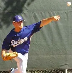 Tay ném bóng sắp thành tỷ phú ảnh 1