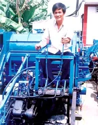 Chuyện về chiếc máy gặt đập của Chín Nghĩa