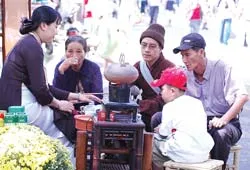 Thưởng trà Lão Mai