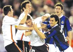 Khi sân đấu biến thành võ đài ảnh 1