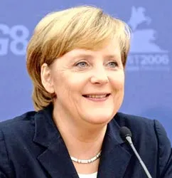 Bà Merkel khuyến khích sinh con