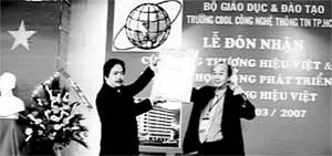 Nhận Cúp vàng Thương hiệu Việt