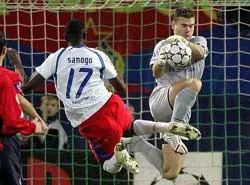 Truyền hình " cướp" bóng đá ảnh 1