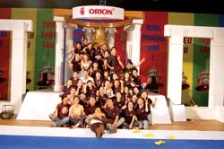 Sinh viên làm, sinh viên chơi