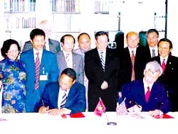 Phó Thủ tướng kiêm Bộ trưởng Ngoại giao Phạm Gia Khiêm thăm và làm việc với Ban lãnh đạo Đại học California (Mỹ)