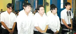 Cạn đường về bóng đá? ảnh 1