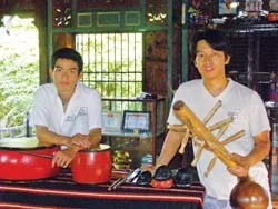 Trẻ cũng mê nhạc dân tộc