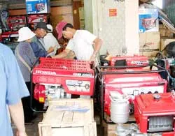 Máy phát điện, áo hai dây... chống nóng!