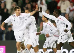 Trận thắng nặng nề của McClaren ảnh 1