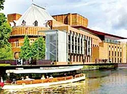 Nhà hát Shakespeare đóng cửa 3 năm