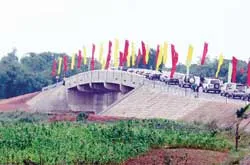 Khánh thành 3 chiếc cầu và đường vào quê hương đồng chí Lê Duẩn