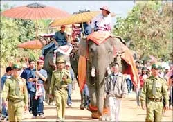 Tour “Một ngày hai nước”