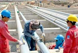 Dự án Nhà máy lọc dầu Dung Quất: Hoàn thành cọc móng, lắp đặt cơ khí