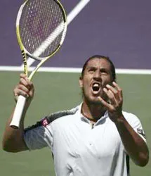 Federer đối mặt với hiểm nguy ảnh 1