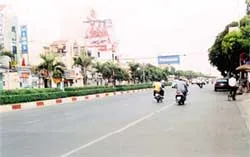 Cần làm đẹp con đường cửa ngõ sân bay quốc tế Tân Sơn Nhất