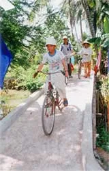 Dân xã Tân Phú (Bến Tre) có hai cầu bê tông mới