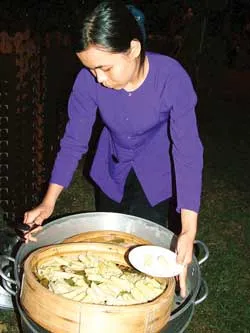 Măng tươi cuốn thịt hấp