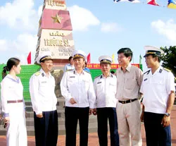 Đoàn đại biểu TPHCM đi thăm huyện đảo Trường Sa