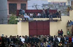 Trưởng BTC V - League 2007 Dương Nghiệp Khôi thoát kỷ luật ảnh 1