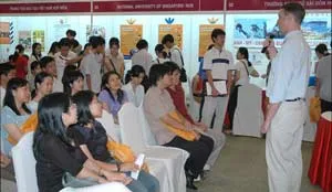 Không chỉ nhà giàu lo con đi du học!