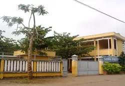 Những lão nông bỏ tiền tỷ xây... trường